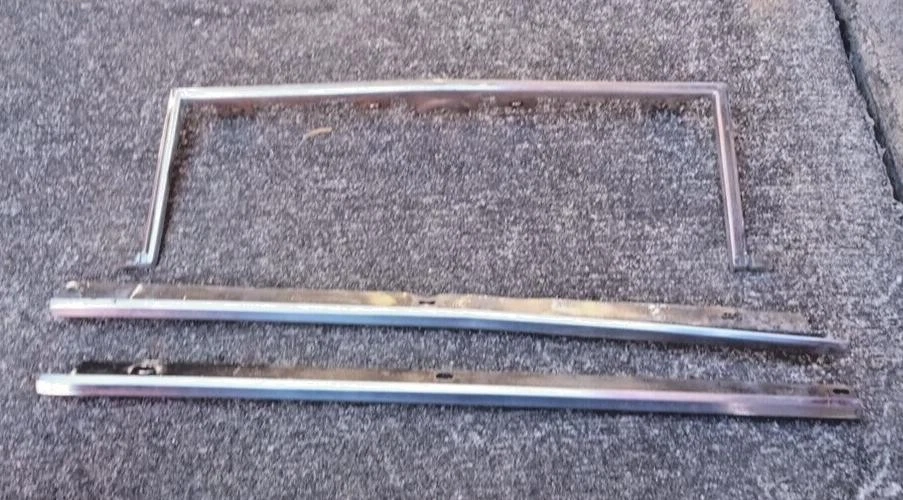 Oldsmobile 98 Brougham 1983 panel trasero moldura LOC-104DG Foto 1 de 4
