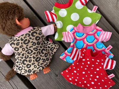 Puppenkleidung handmade für Kuscheltier Plüsch Äffchen Gr. 20 cm Kleid + Hut NEU - Bild 1 von 4