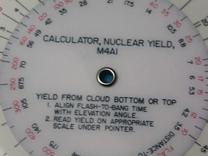 Rechenscheibe Calculator , NUCLEAR YIELD , M4A1 , US-Army (Atom-Sprengkraft) - Afbeelding 1 van 4