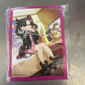 Pokemon Marnie Premium Tournament Collection Pack Kartenhüllen - Bild 1 von 2