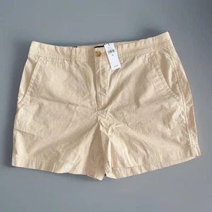 BANANA REPUBLIC Women’s 10 5” Khaki Shorts - NWT - $49.99 MSRP - Picture 1 of 8