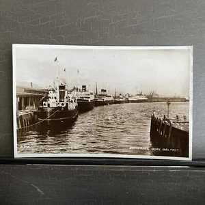 RPPC SCHIFFSPOSTKARTE Donegall Quay Belfast Irland Schiffe am Dock Schlepper Dampfer - Bild 1 von 3