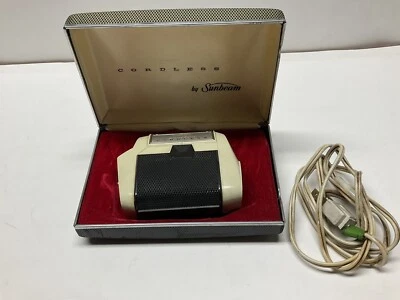 Afeitadora inalámbrica Sunbeam con estuche y cable modelo 711 de colección solo piezas Foto 1 de 4