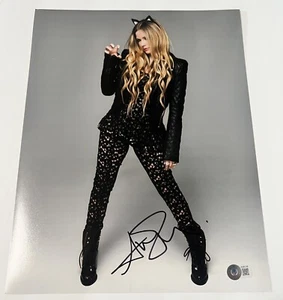FOTO 11X14 AUTOGRAFIADA FIRMADA POR AVRIL LAVIGNE CON CERTIFICADO DE AUTENTICIDAD BECKETT BJ081748 - Imagen 1 de 5