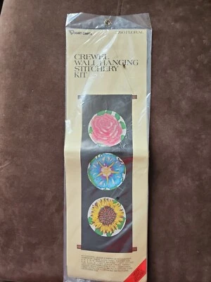 Kit de costura bordado Crewel floral colgante de pared 6" x 19" Vogart #2760 nuevo. Foto 1 de 4