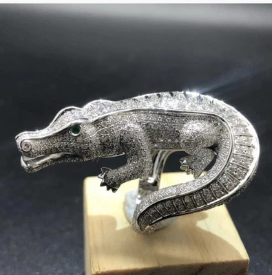 Anillo plateado para mujer corte redondo 5,78 quilates circonita cúbica blanca diseño animal fantástico Foto 1 de 4