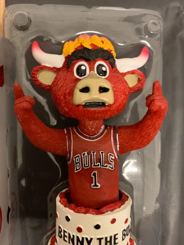 Chicago Bulls - Benny-The-Bull "Birthday" Bobblehead *_* SGA 2022-23_*-*_ NEW!!! Cover