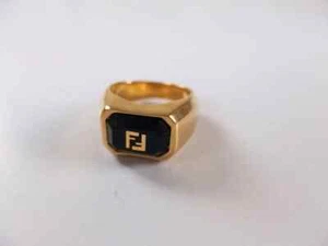 Anillo de metal chapado en oro con logotipo FENDI negro talla mediana diseñador auténtico nuevo con etiquetas - Imagen 1 de 10