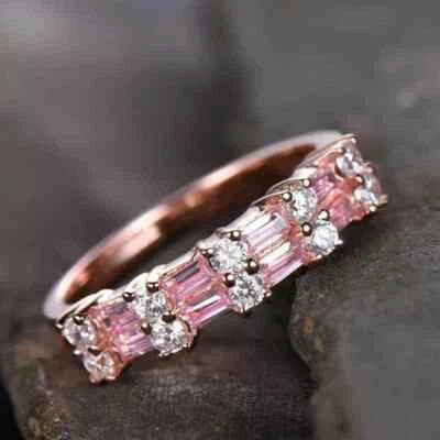 Anillo para mujer con diamantes y zafiro rosa creado en laboratorio Baguette de 2 quilates enchapado en oro rosa de 14 quilates Foto 1 de 4