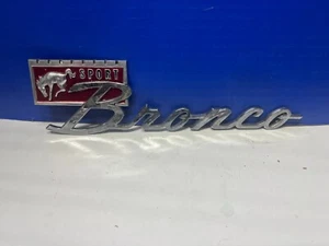 VINTAGE LARGE FORD BRONCO SPORT RED 0673-16B114-4 ORNAMENT EMBLEM BADGE A6 - Picture 1 of 3