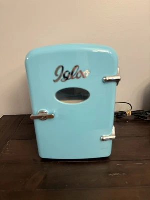 Mini refrigerador de bebidas Igloo (MIS129-B-AZUL) - Tiene capacidad para 6 latas (0,14 cuft) Foto 1 de 4