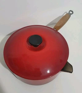 Le Crueset tiefroter Gusseisen Kochtopf & Deckel 22- Holzgriff - Bild 1 von 5