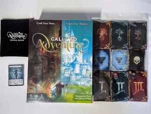 Juego de mesa Call to Adventure con promociones, mangas y bolsa de Kickstarter - NUEVO - Imagen 1 de 17