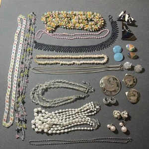 Vintage Costume Jewelry Lot - 1 Lb - Estate Finds - Picture 1 of 11