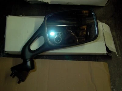 Espejo retrovisor derecho negro Triumph 1991-98 Sprint/TROPHY 1200 pn 2300158-T0301 nuevo de stock Foto 1 de 4