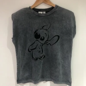 Nueva con etiquetas Disney Primark Stitch Camiseta Damas Talla X-Pequeña Reino Unido 6/8 Grises Hombros - Imagen 1 de 8