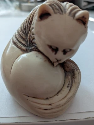 NETSUKE 雕刻树脂迷你艺术猫狮子长鬃毛动物人偶  — 第 1/4 张图片