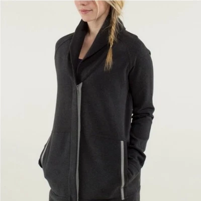 Jaqueta Lululemon Yin To My Yang tamanho 6 - Imagem 1 de 4