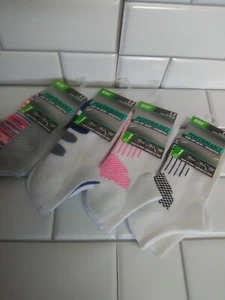 4 Pair Kids Performance Low Cut Socks- Fits shoes sizes 1-7 - Picture 1 of 3