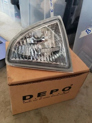 2012-2014 Toyota Prius C Right Turn Signal Light - Image 1 of 4