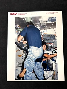 Transbordador espacial NASA STS-41D misión Kodak foto S-14-09-30 - Imagen 1 de 2