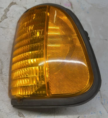 1992-07 FORD E150 E250 E350 luz de estacionamento dianteira direita conjunto de seta - Imagem 1 de 4