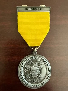 STATE FAIR OF TEXAS 2024 "HONOR GUEST" PINBACK RIBBON - ✌🏻CORNY DOGS, PLEASE - Bild 1 von 8