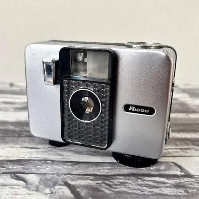 Cámara fotográfica Ricoh Auto Half 35 mm Half Frame Modelo temprano ¡Funcionando! De Japón Foto 1 de 4