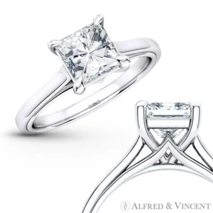 Anillo de compromiso solitario cuadrado moissanita 4 pr Forever ONE DEF en gol blanco 14 k - Imagen 1 de 6