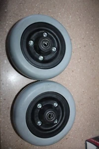 RUOTA RUOTA RUOTA RUOTA 6x2” INVACARE TIPO DUE PEZZI 1 COPPIA NUOVA VECCHIO STOCK - Foto 1 di 3