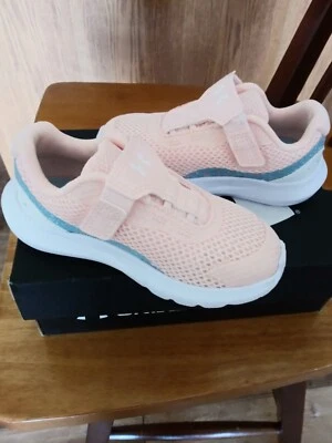 Zapatos para niños pequeños NUEVO Under Armour niños pequeños GINF Surge 3 estampado AC talla 7K nuevos en caja Foto 1 de 4