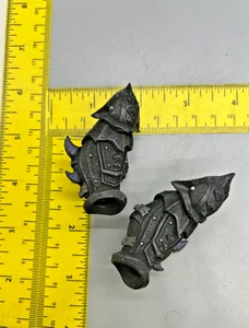 Botas Spike Shins Piernas Legiones Míticas Escala de Ogro Medio Gigante Constructor Decébalo - Imagen 1 de 2