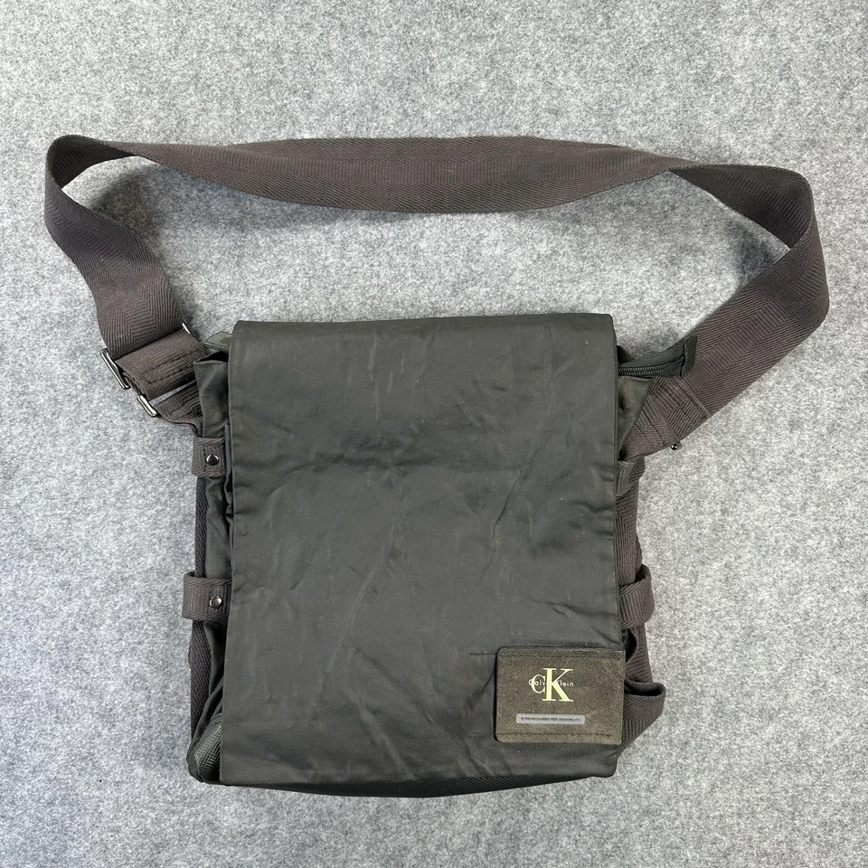 Bandolera de hombro Calvin Klein CK para hombre talla única negra de nailon Foto 1 de 4