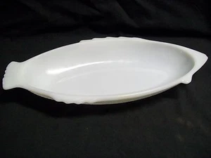 Vintage Glasbake White Glass Fish Shaped Bakeware Casserole 18" x 8 1/2" - Picture 1 of 11