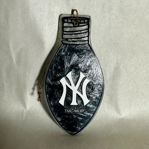 New York Yankees Art Glass Light Bulb Ornament -Officially Licensed MLB - Picture 1 of 1