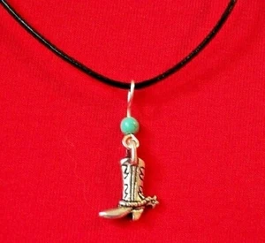 Western Stiefel Halskette Anhänger TÜRKIS Cowgirl NEU HANDARBEIT ~ Versand aus USA - Bild 1 von 3