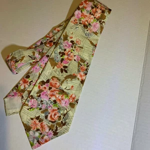Fruit of the Loom Flower Tie - Pink, Blue Floral Design, Hand Drawn Style - Picture 1 of 3