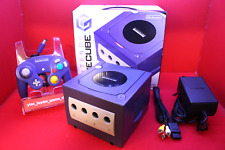 Consola y controlador Nintendo GameCube color violeta con caja NTSC-U/C EE. UU./Canadá