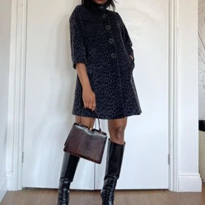 Grey velvet leopard print coat with 2 pockets and press button closure - Picture 1 of 7