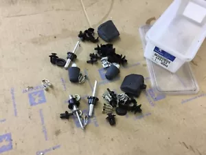 ORIGINAL PEUGEOT 206 GTI XSI Heckklappe Karosserie Schale Befestigungssatz Befestigungsclips Nieten - Bild 1 von 4