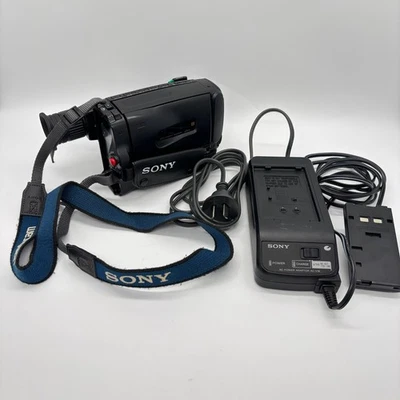Sony CCD-TR420E PAL Video 8 Handycam Camcorder *PLAYER GOOD, CAMERA FAULTY* - Image 1 of 4