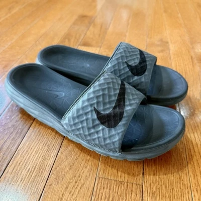 Sandalias cómodas Nike Benassi Solarsoft Slides para hombre 9 grises negras 705474-090 Foto 1 de 4