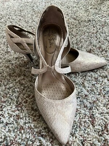 LifeStride Giovanna2 Women's Pumps in VanillaSnakeskin Metallic pointed toe - Picture 1 of 11