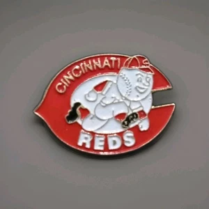 Cincinnati Reds Baseball Team Logo Enamel Pin Vintage - Picture 1 of 3