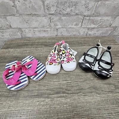 Lot of 3 infant girl shoes size 2 3-6 months - Image 1 of 4