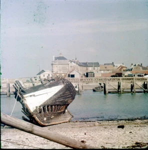 GRANDCAMP c. 1960 - 2 Ektachromes  Le Port Manche Normandie - Picture 1 of 3