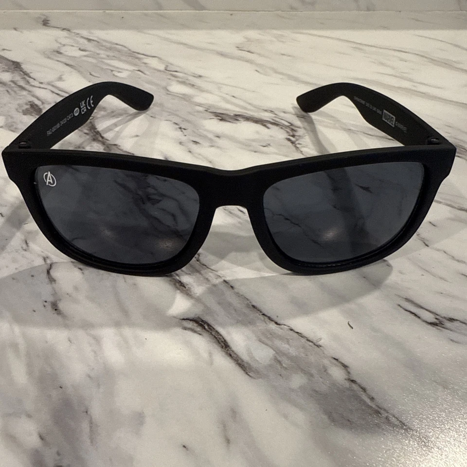 Gafas de sol para adultos 2024 Disney Parks Marvel Avengers Superhéroes Foto 1 de 4
