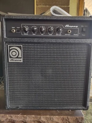 Combo amplificador de bajo de práctica Ampeg BA-108 v2 - 25 vatios - 120 V - 60 Hz Foto 1 de 3