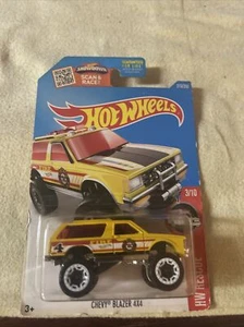 Hot Wheels Chevy Blazer 4x4 HW Rescue 2015 213/250 DHT03-D9B0F Yellow New - Picture 1 of 2