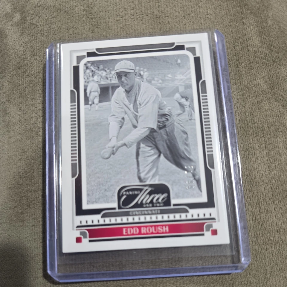 EDD ROUSH 2025 PANINI TRES Y DOS HOLO PLATA CINCINNATI/99 Foto 1 de 2
